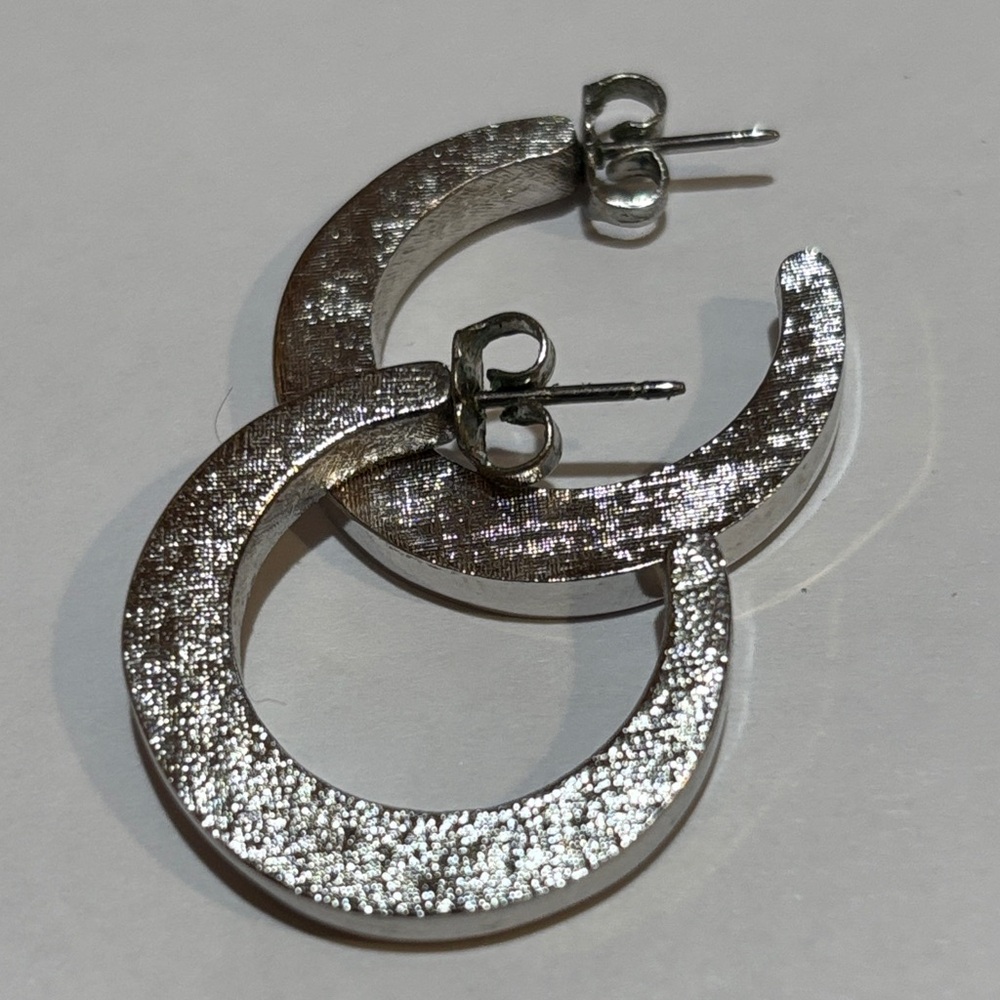 Avon Vintage Textured Open Hoop Earrings Silver Tone 1"